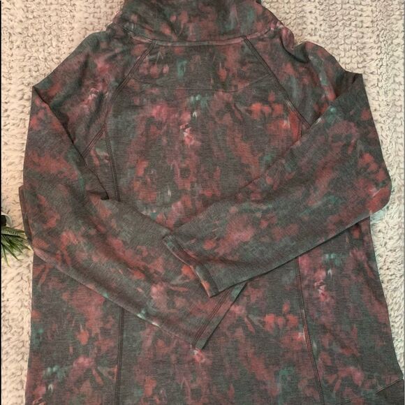 Top  - Picture 2 of 7